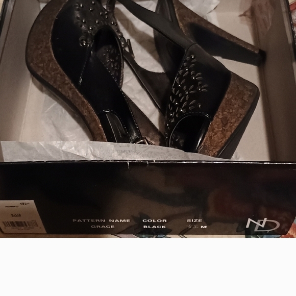 **EXCELLENT CONDITION**New Directions Black Wedge Peep-Toe Shoes - Picture 1 of 8